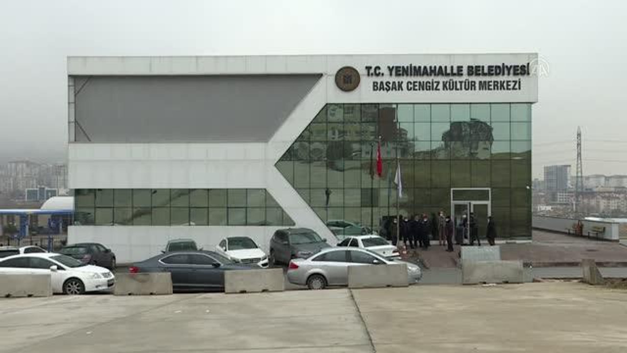 Adının verildiği kültür merkezinde Başak Cengiz...