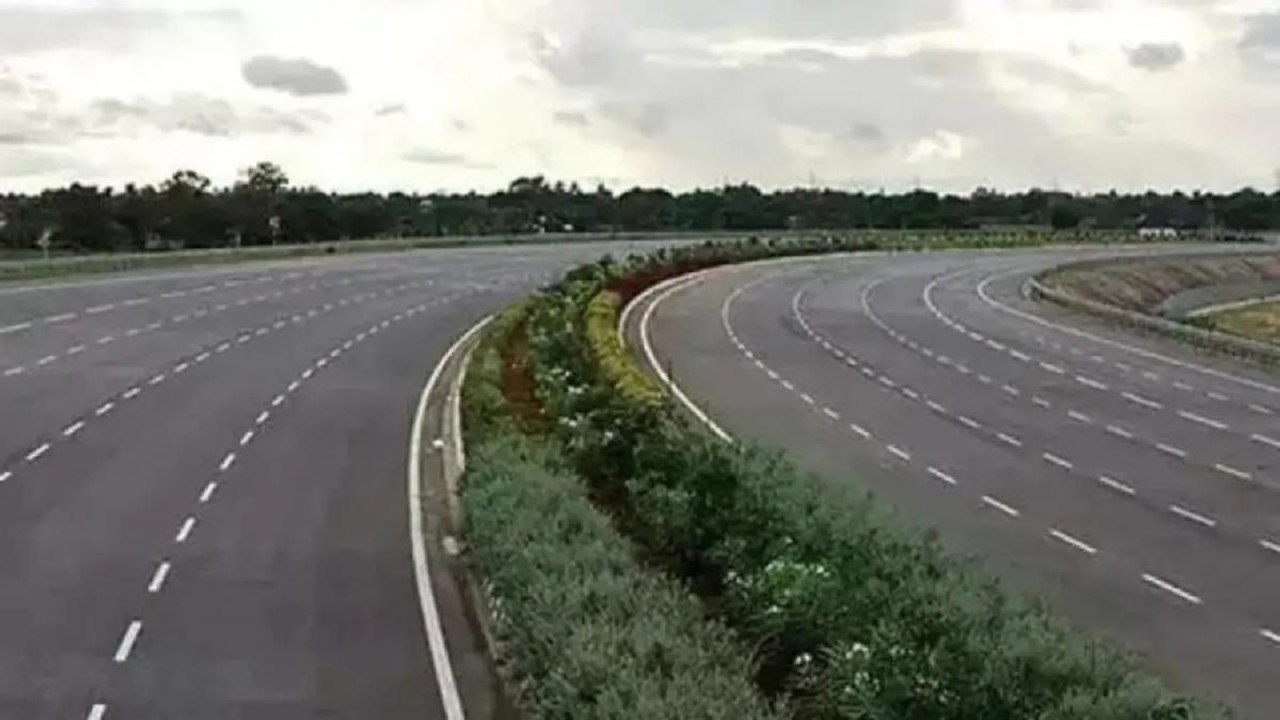 PM lays foundation of Ganga Expressway, credit...