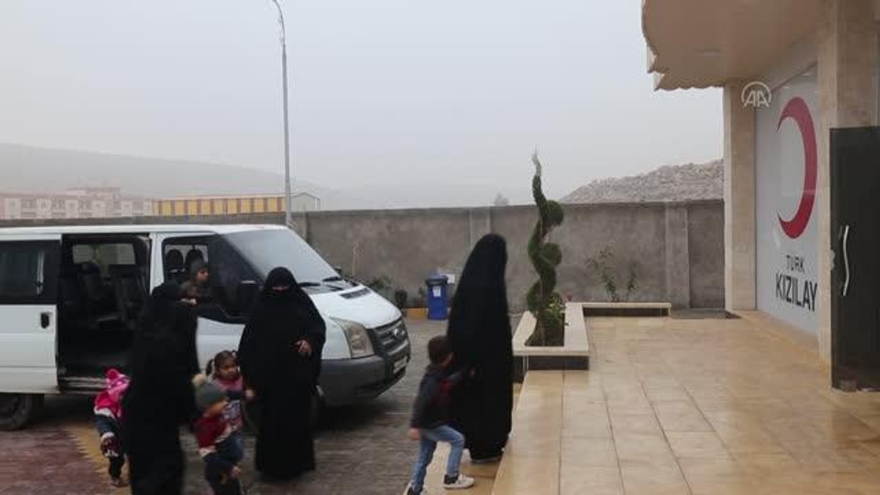 Türk Kızılay, İdlib'de savaş mağduru ailelerin yaralarını sarıyor