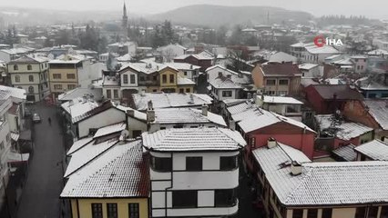 Tarihi Odunpazarı Evleri beyaza bürüdü