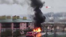 Kocaeli'de bir otomobil alev alev yandı