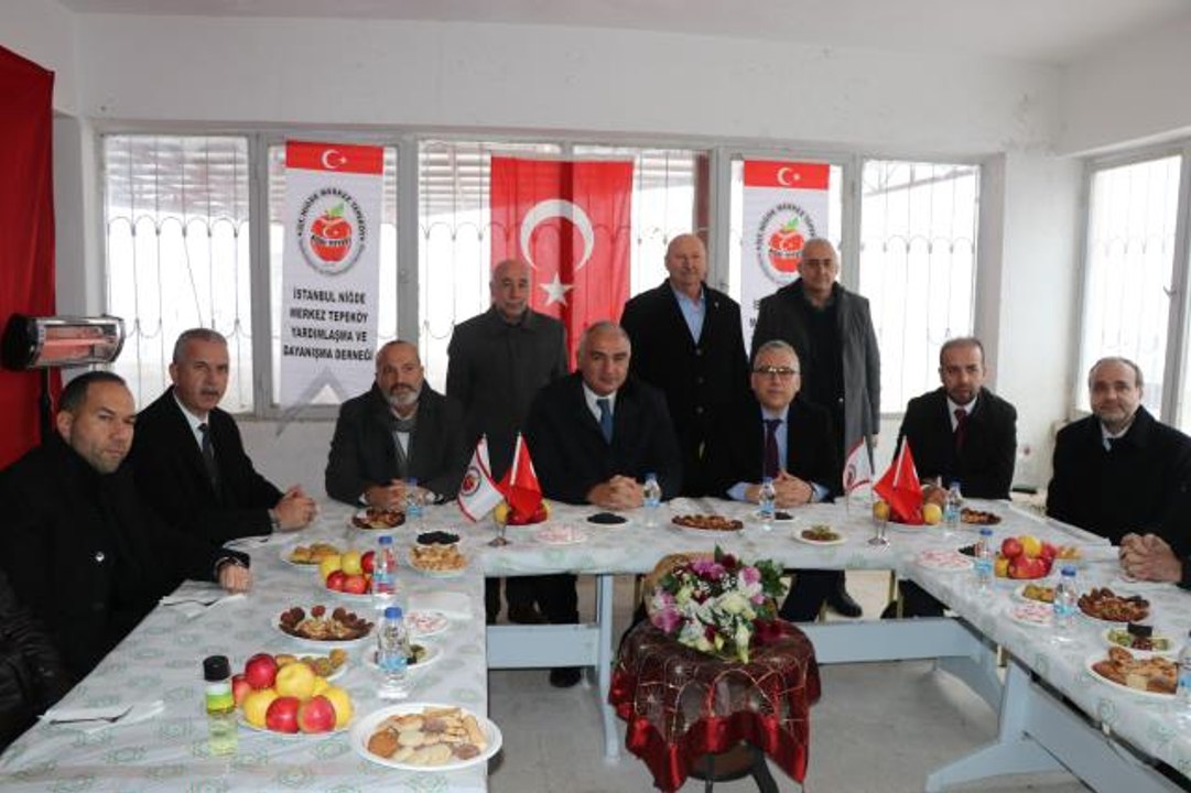 Son dakika haberi... Kültür ve Turizm Bakanı Ersoy, şehit Ömer Halisdemir'in kabrini ziyaret etti