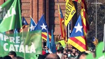 شاهد: آلاف الكتالونيين يحتجون على قرار زيادة تدريس اللغة الاسبانية في المدارس