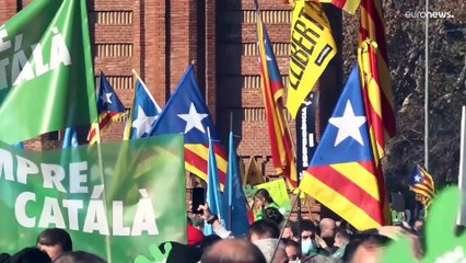 شاهد: آلاف الكتالونيين يحتجون على قرار زيادة تدريس اللغة الاسبانية في المدارس