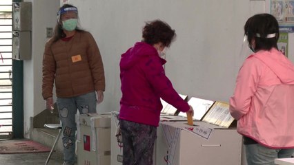 타이완, 국민투표서 차이잉원 정부 예상 밖 승리 / YTN