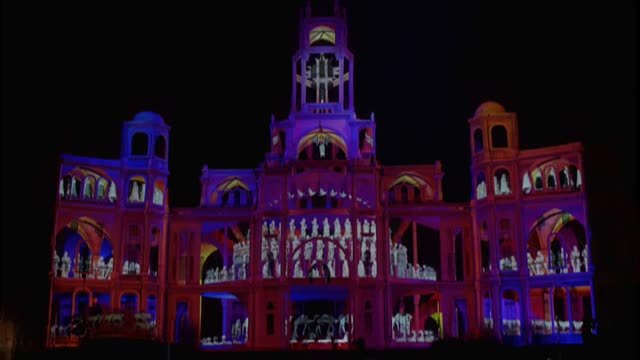 El Palacio de Cibeles se convierte en una espectacular felicitación navideña en 3D