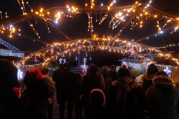 La Maison illuminée à Fay-de-Bretagne attire des milliers de curieux