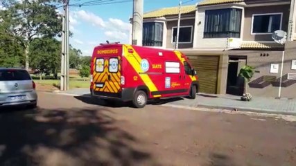 Sentado na calçada, homem é atropelado por carro no Jardim Gramado; motorista acabou preso pela PM por embriaguez