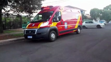 Caminhando pela calçada, homem bate contra poste, fere o rosto e precisa dos cuidados do Siate no Bairro Universitário