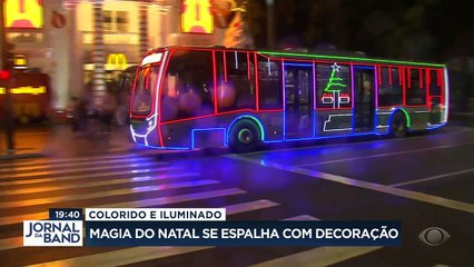 A uma semana do Natal, a magia da festa está nas ruas! A decoração de ruas, casas e shoppings viram atração na noite paulista.