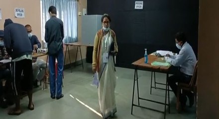 ৩ নম্বর ওয়ার্ডে ভোট শান্তিপূর্ণভাবে চলছে জানালেন তৃণমূল প্রার্থী দেবিকা চক্রবর্তী