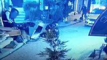 İstanbul'da dehşet anları kamerada: Otomobille geçerken kurşun yağdırdılar