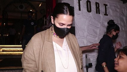 Neha Dhupia Angad Bedi ने गरीब बच्चों को किया इग्नोर ;Watch video | FilmiBeat