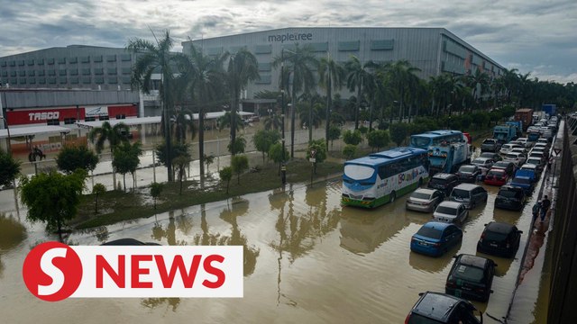 Shah Alam floods: Trapped on an “island”