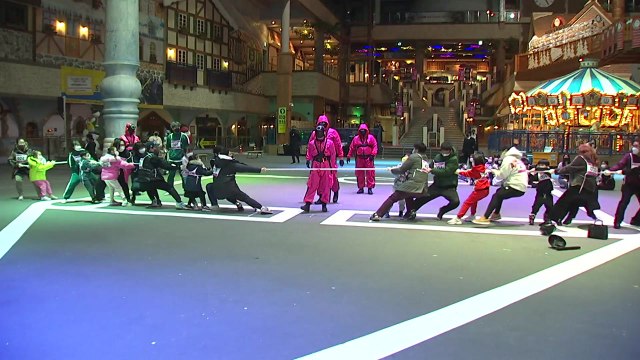 그래도 연말 거리 나선 시민들...감염 우려에 '조심 또 조심' / YTN