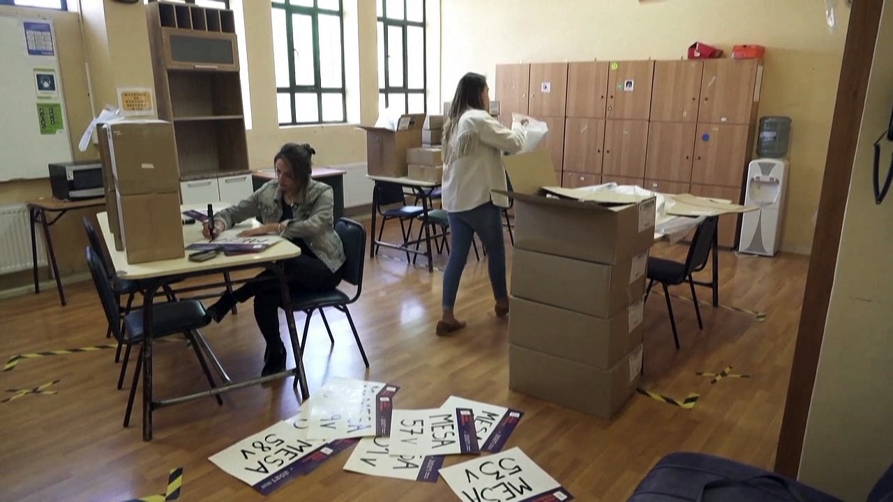 Rechtsaußen oder radikal links: Chiles Präsidentenwahl als historische Weichenstellung