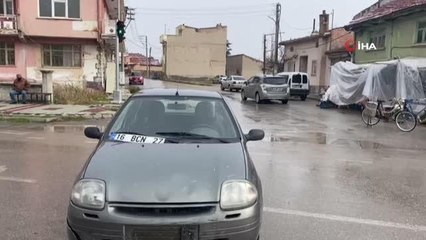 Otomobille çarpışan motosikletteki 2 kişi yaralandı