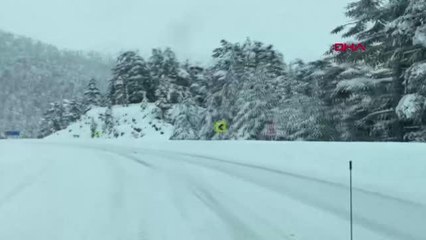 Alacabel'de kar kalınlığı 60 santime ulaştı