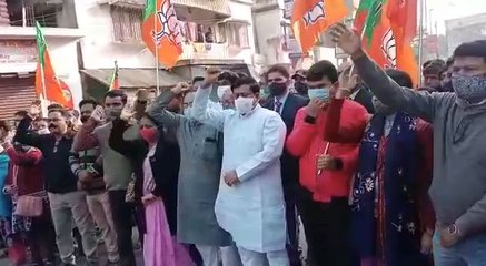 পুরভোটে বিজেপির এজেন্টদের মারধরের অভিযোগে পথ অবরোধে সুকান্ত মজুমদার সহ অনেকে