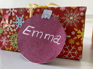 Fabriquer un marque-place en forme de boule de Noël