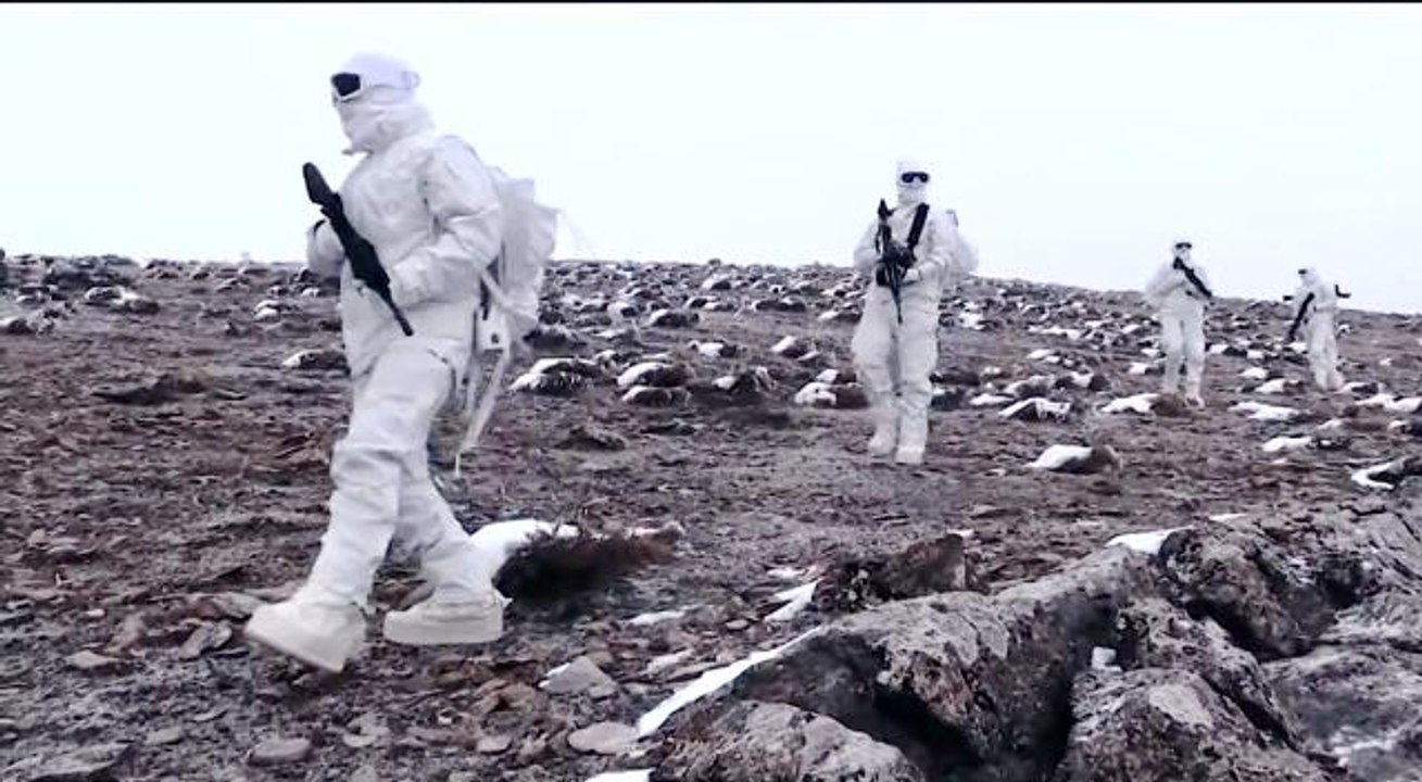 Muş PÖH timinden karlı dağlarda nefes kesen klip