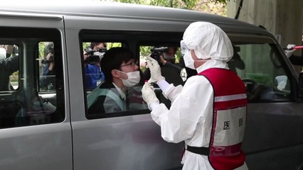 日 오미크론, 지역 사회 감염 조짐...감염자가 축구 관람 / YTN