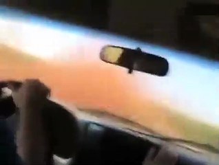 La police brésilienne fonce sur le jet privé de trafiquants de drogue et découpe une aile