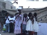 Des enfants sénégalais chantent les droits de l'enfant