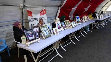 Evlat nöbetindeki babadan çocuklara çağrı: "Toplanıp devletimize sığının"