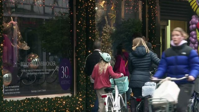 هولندا تفرض إغلاقا في فترة عيد الميلاد لاحتواء تفشي المتحورة أوميكرون