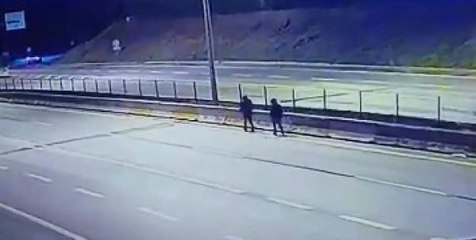 SANCAKTEPE'DE ÇALDIKLARI JANT VE LASTİKLERİ İNTERNETTE SATAN 2 ŞÜPHELİ YAKALANDI