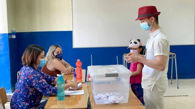 Şili'de halk devlet başkanlığı seçiminin ikinci turu için sandık başında