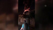 Son dakika haberi: Avcılar'da bir evin çatısında çıkan ve iki binaya daha sıçrayan yangın söndürüldü