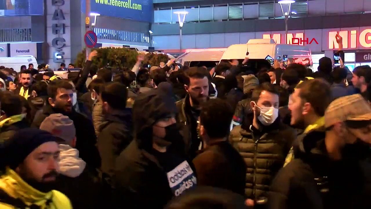 Fenerbahçeli taraftarlardan Ali Koç'a istifa çağrısı