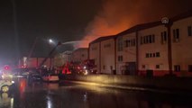 KAHRAMANMARAŞ - Tekstil fabrikasında çıkan yangına müdahale ediliyor