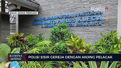 Polisi Sisir Gereja dengan Anjing Pelacak