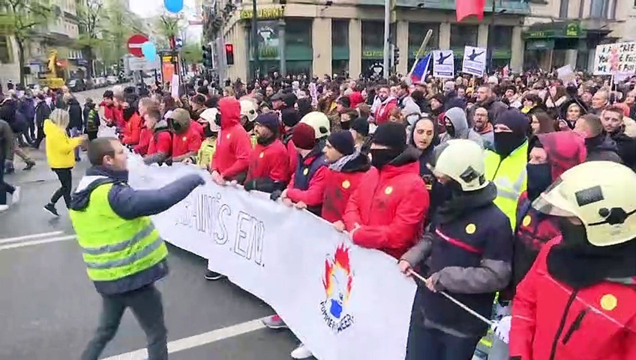 Ξανά Χριστούγεννα με COVID-19, περιοριστικά μέτ...