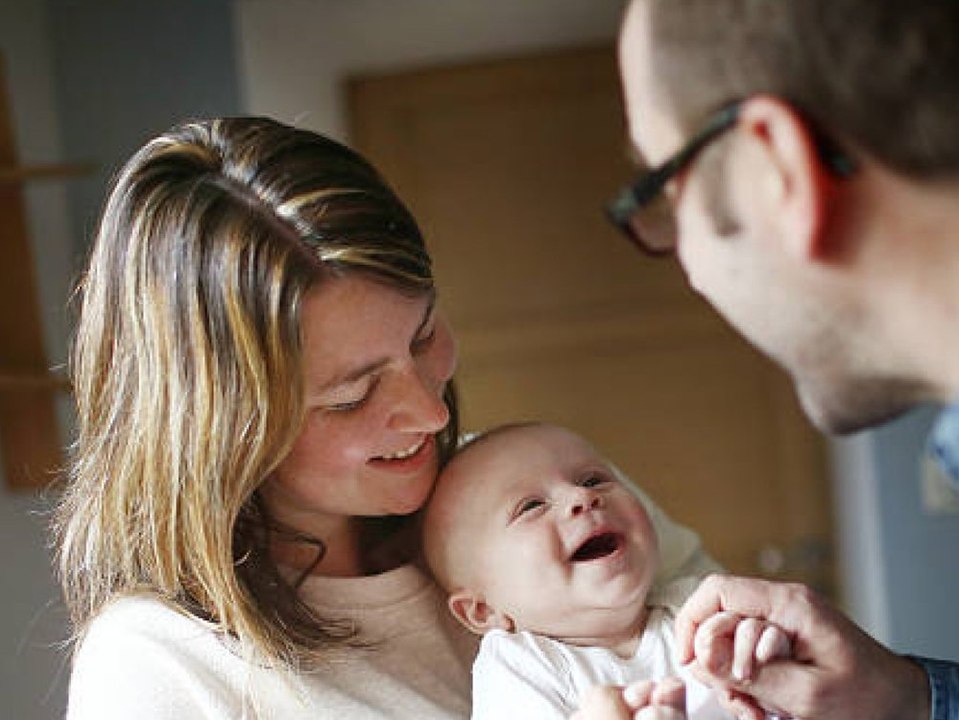 Familienministerin kündigt bezahlten urlaub für eltern an