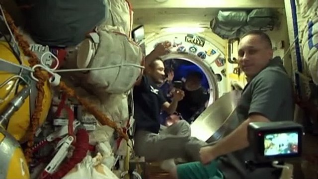 Aterriza el magnate japonés que gastó 80 millones en un viaje espacial