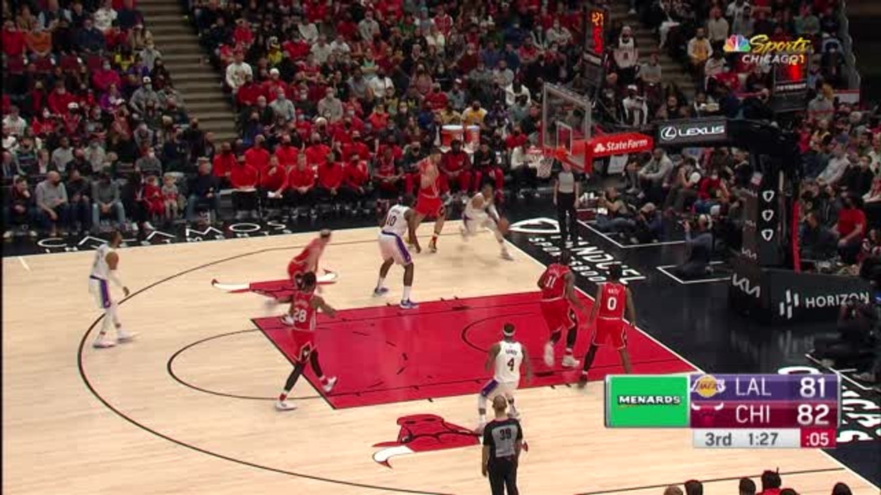 DeRozan stars on return as Bulls see off Lakers