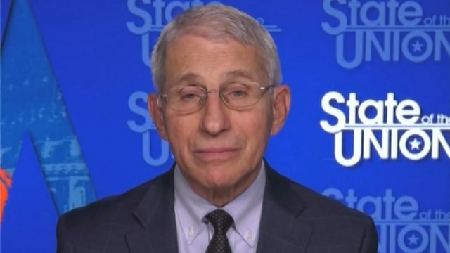 Variant Omicron: le Dr Fauci prédit des semaines voire des mois difficiles