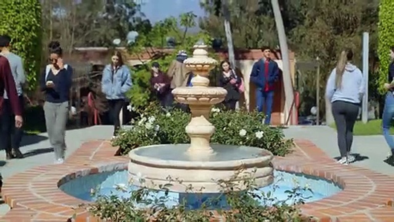 Chicken Girls Saison 8 - Bande-Annonce (EN)