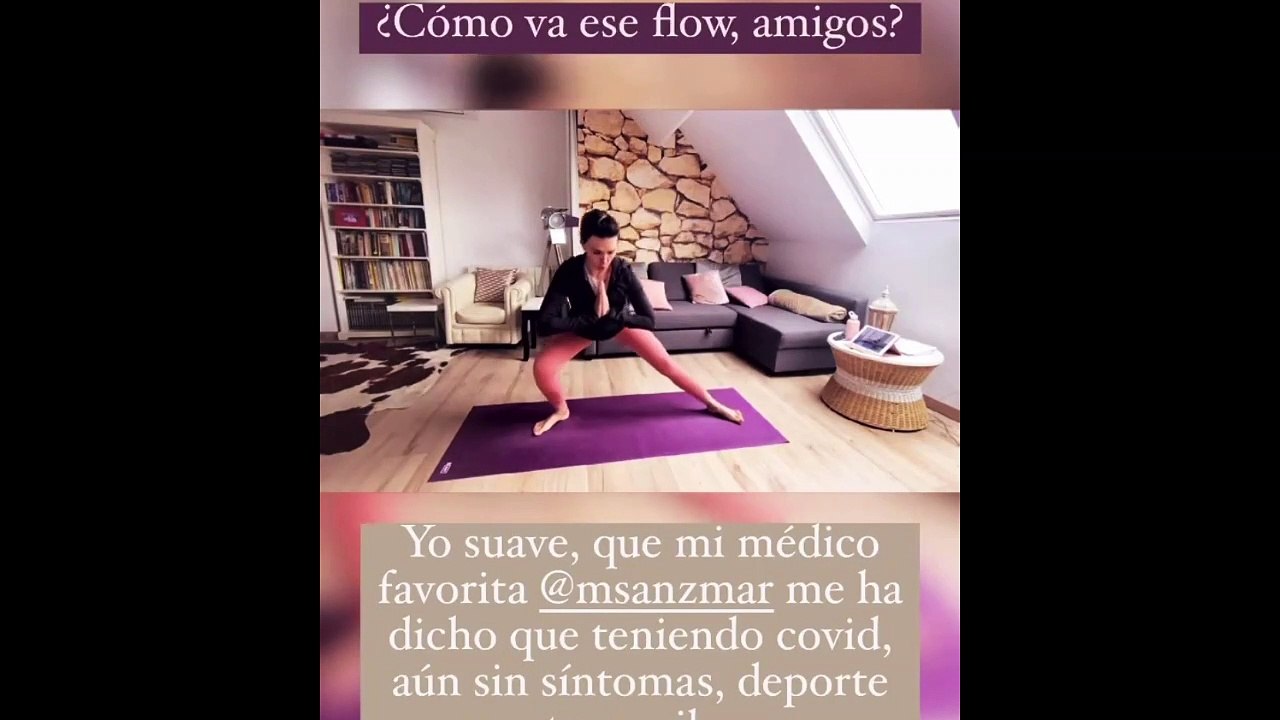 Veronica Sanz haciendo gimnasia en casa