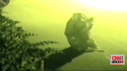 Çuval giyip, çaldığı kartla para çekti!