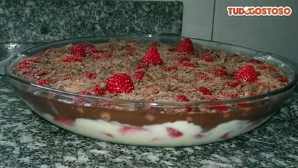 Delícia de chocolate e morango