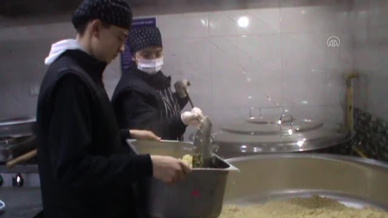 BALIKESİR - Meslek liseliler her gün 1250 kişilik yemek yaparak mesleğe hazırlanıyor