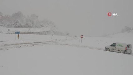 Sinop-Samsun karayolu ulaşımına kar engeli