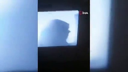 İki erkek şüpheli, çarşaf giyip zillere bastı; "Aç abla aç"