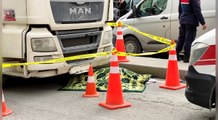 Feci kaza! 3 çocuk annesi kamyonun altında kalarak can verdi