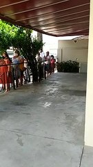 Pessoas lotam pontos de vacinação a três dias do Natal